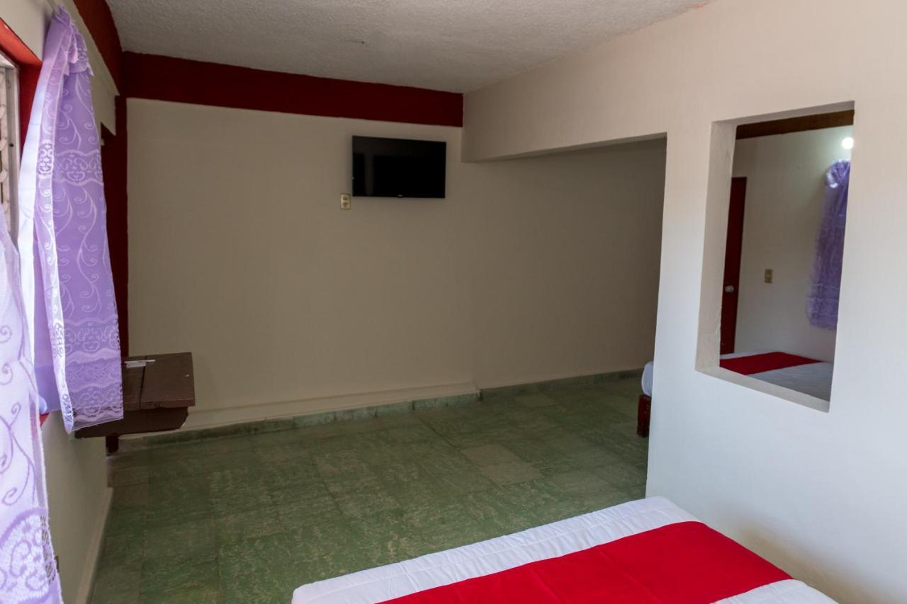 Oyo Hotel Rubi Zihuatanejo Exteriör bild