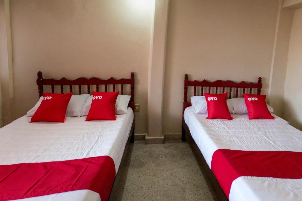 Oyo Hotel Rubi Zihuatanejo Exteriör bild